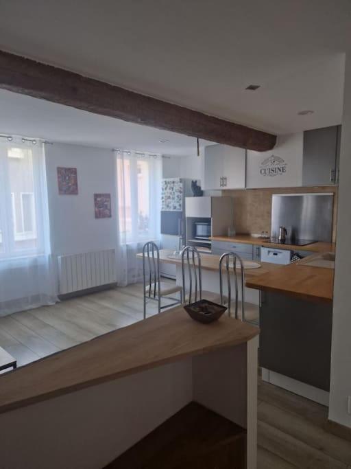 Apartment Dans Le Faubourg Proche De La