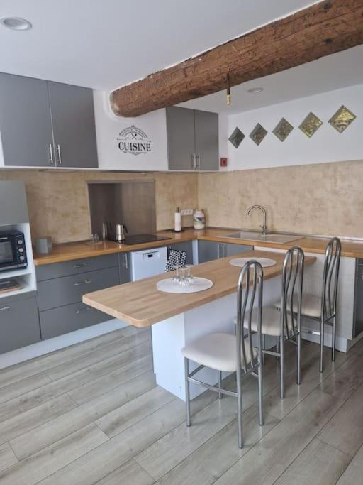 Apartment Dans Le Faubourg Proche De La *